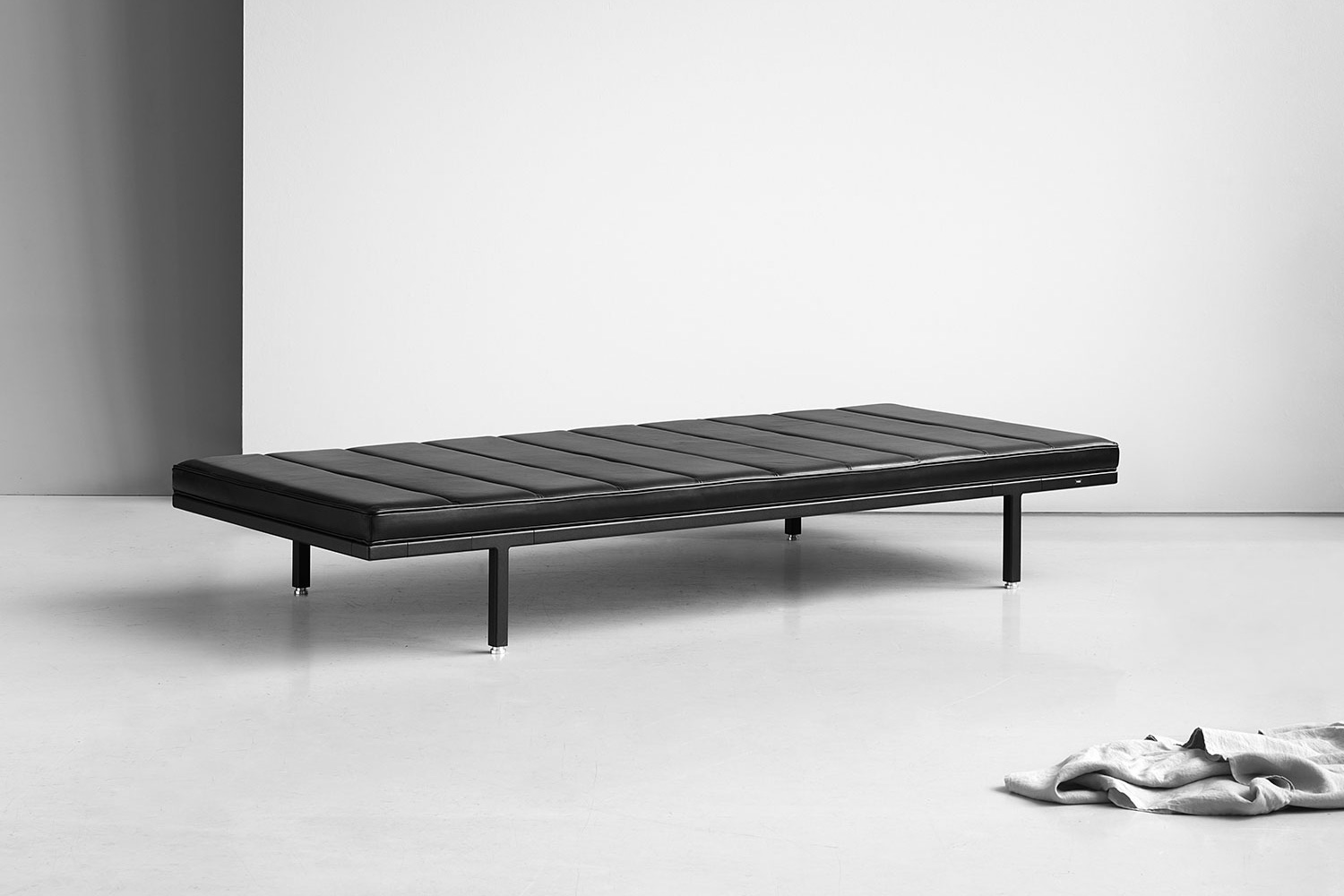 the face vipp daybed 1